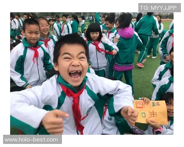 张国荣与足球明星同框合影展现体育与艺术的完美融合