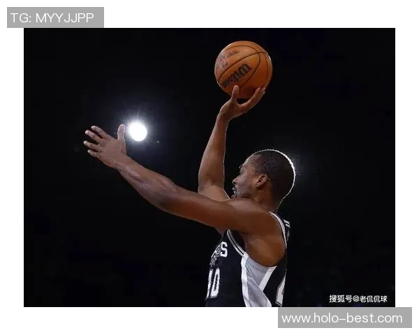 篮球明星保罗勾手绝技解析与比赛精彩瞬间回顾